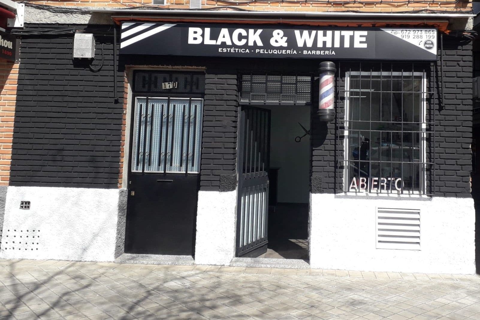 Interior de Black & White